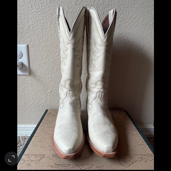 SOLD Tecovas Bone Annie’s 5.5B - Picture 5 of 13